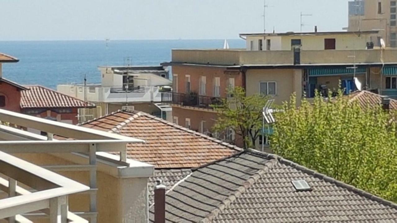 Domus Maris Viserba, Spiagge E Centro A 100 Mt, Promo Maggio Fiera Macfrut, Fieravicola, Expo Dental, Meeting リミニ エクステリア 写真